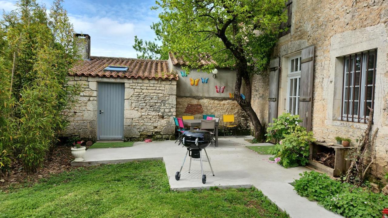 Maison Chaleureuse Et Familiale. Nalliers  Buitenkant foto